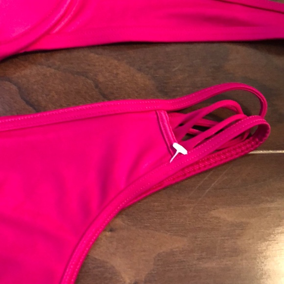 Bikini - Picture 3 of 3